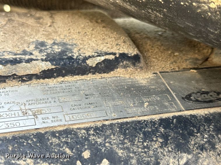 image for item DV4019 2002 Mack CX613 fertilizer delivery truck