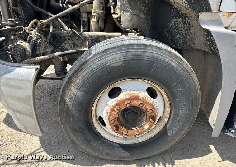 image for item DV4019 2002 Mack CX613 fertilizer delivery truck