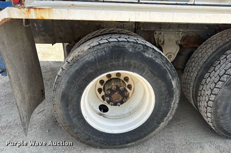 image for item DV4019 2002 Mack CX613 fertilizer delivery truck