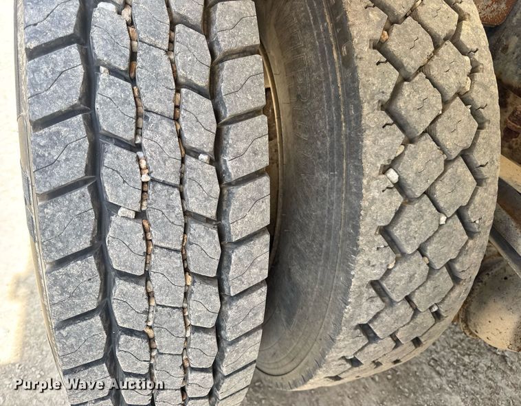 image for item DV4019 2002 Mack CX613 fertilizer delivery truck