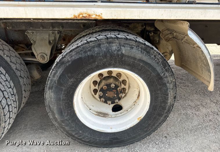 image for item DV4019 2002 Mack CX613 fertilizer delivery truck