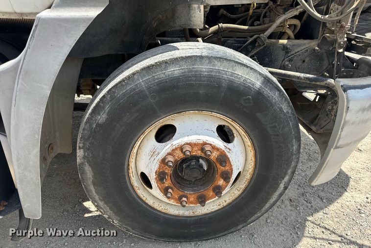 image for item DV4019 2002 Mack CX613 fertilizer delivery truck