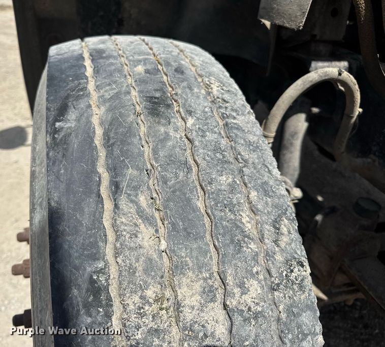 image for item DV4019 2002 Mack CX613 fertilizer delivery truck