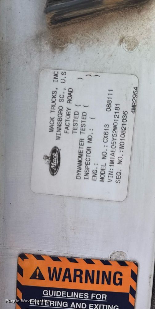 image for item DV4019 2002 Mack CX613 fertilizer delivery truck