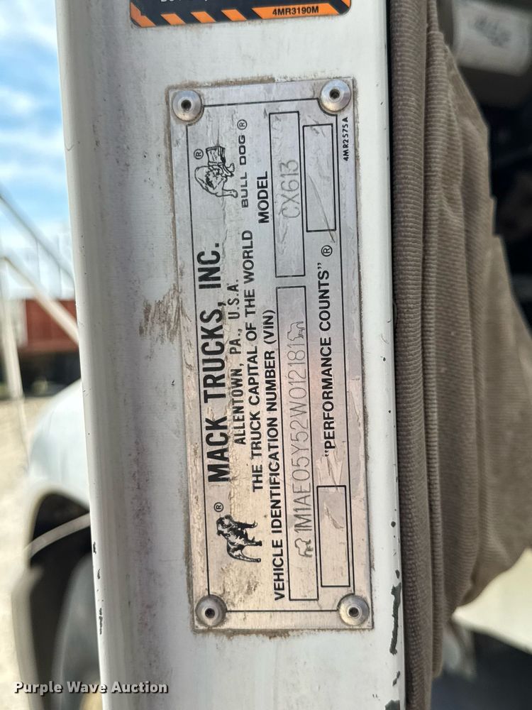 image for item DV4019 2002 Mack CX613 fertilizer delivery truck