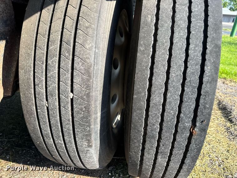 image for item DV4037 1999 Timpte Super Hopper grain trailer