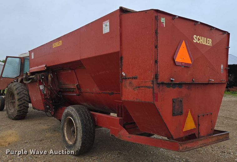 image for item DW7011 Schuler SRM 453 feed wagon