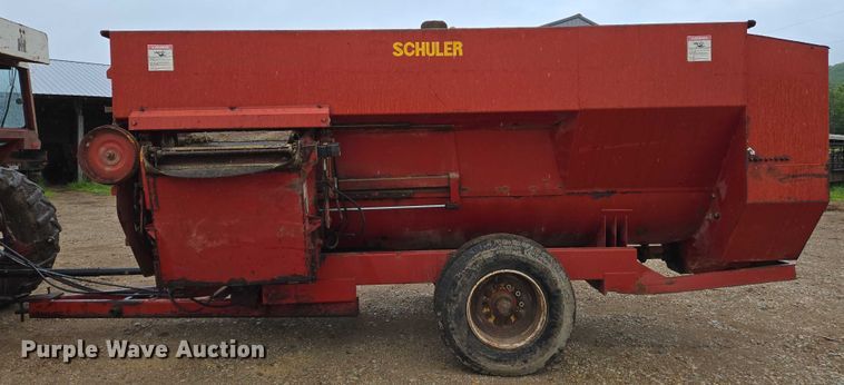 image for item DW7011 Schuler SRM 453 feed wagon
