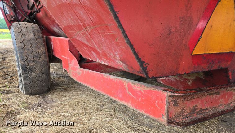 image for item DW7011 Schuler SRM 453 feed wagon