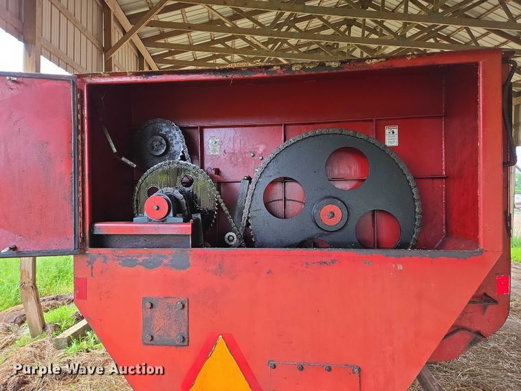 image for item DW7011 Schuler SRM 453 feed wagon