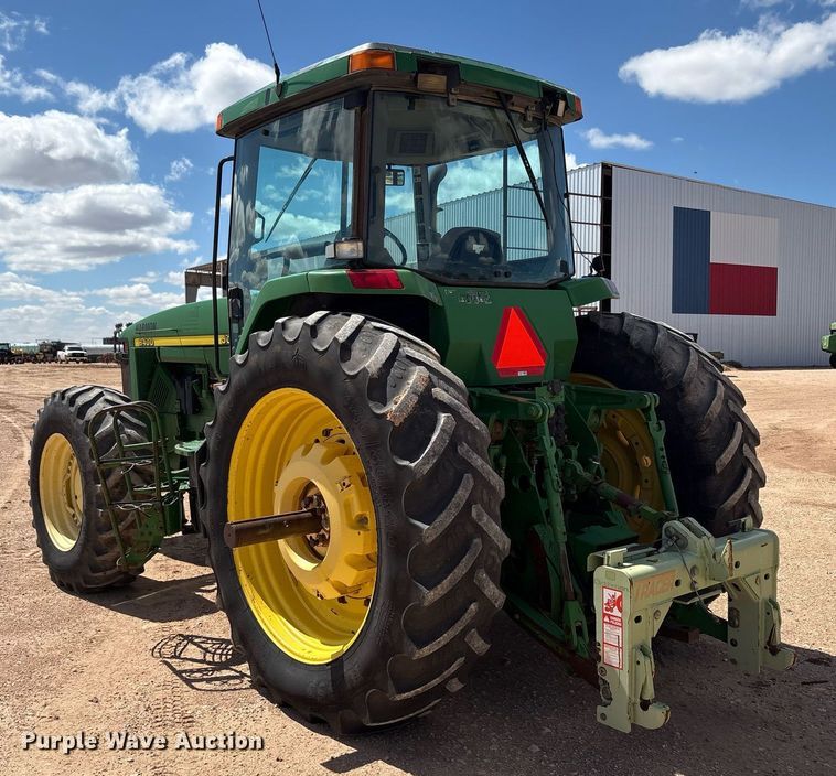 image for item DY2485 1998 John Deere 8400 MFWD tractor