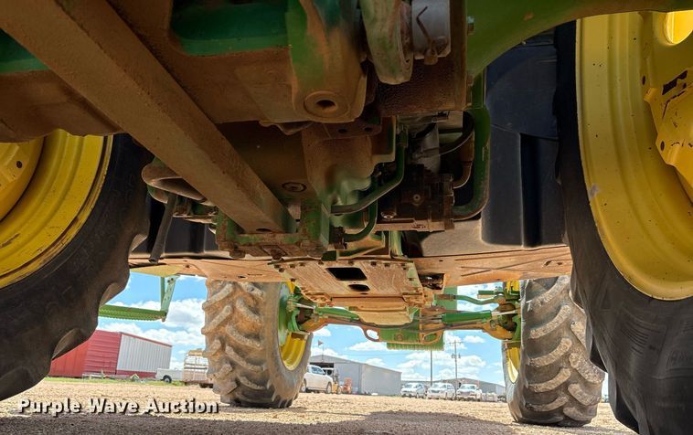 image for item DY2485 1998 John Deere 8400 MFWD tractor