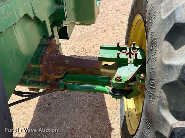 image for item DY2485 1998 John Deere 8400 MFWD tractor