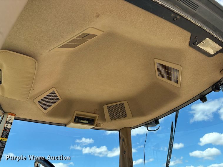 image for item DY2485 1998 John Deere 8400 MFWD tractor