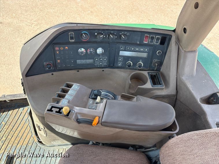 image for item DY2485 1998 John Deere 8400 MFWD tractor