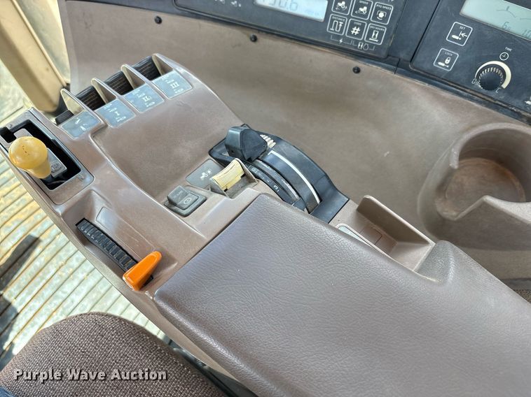 image for item DY2485 1998 John Deere 8400 MFWD tractor