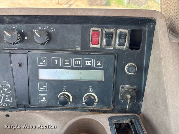 image for item DY2485 1998 John Deere 8400 MFWD tractor