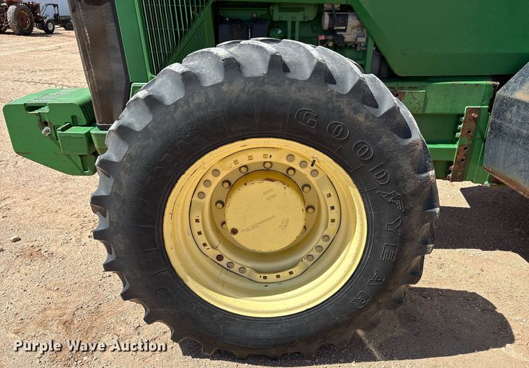 image for item DY2485 1998 John Deere 8400 MFWD tractor
