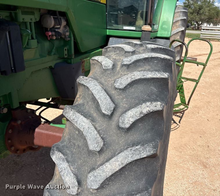 image for item DY2485 1998 John Deere 8400 MFWD tractor