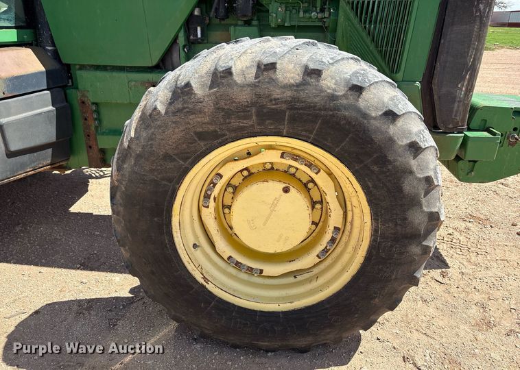 image for item DY2485 1998 John Deere 8400 MFWD tractor