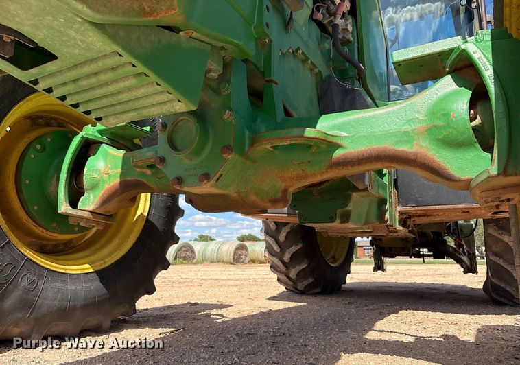 image for item DY2486 1999 John Deere 8400 MFWD tractor