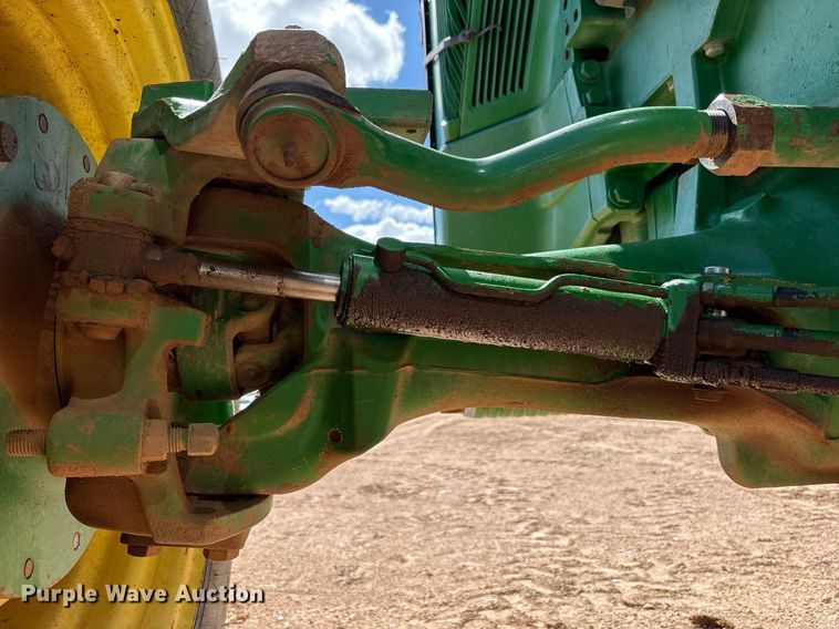 image for item DY2486 1999 John Deere 8400 MFWD tractor