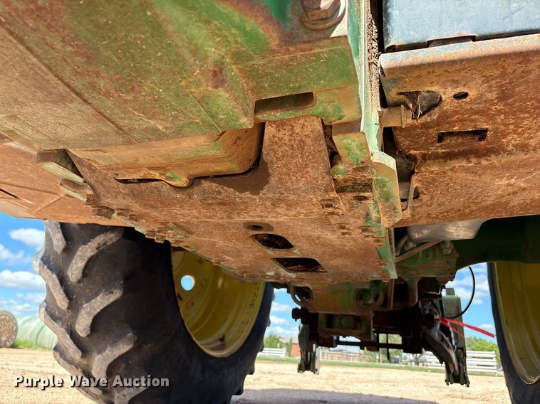 image for item DY2486 1999 John Deere 8400 MFWD tractor