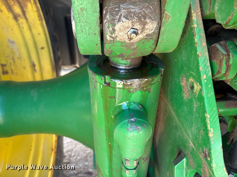 image for item DY2486 1999 John Deere 8400 MFWD tractor