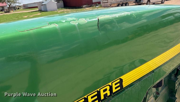 image for item DY2486 1999 John Deere 8400 MFWD tractor