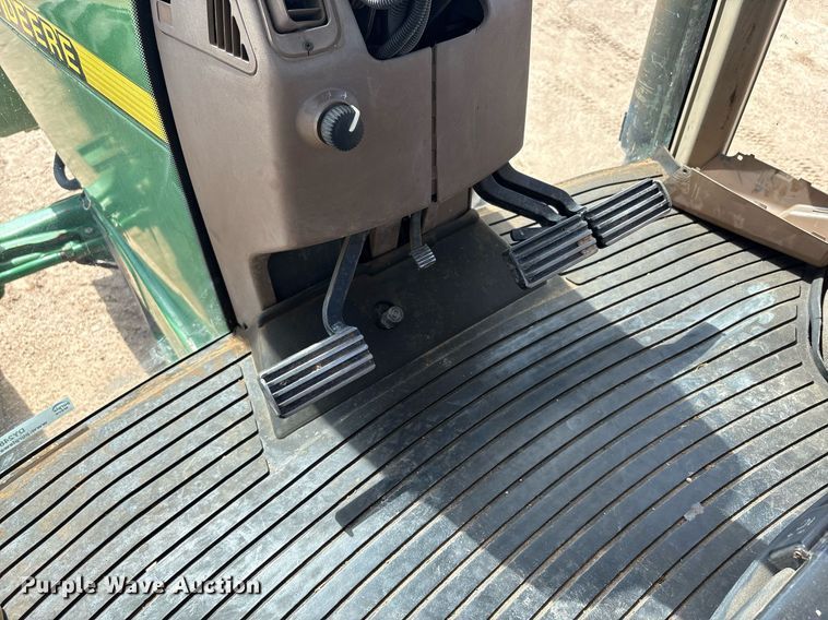 image for item DY2486 1999 John Deere 8400 MFWD tractor