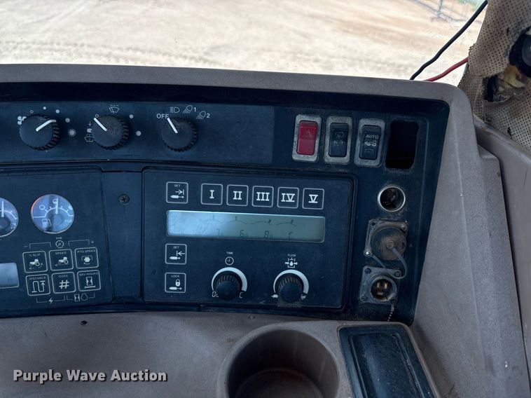 image for item DY2486 1999 John Deere 8400 MFWD tractor