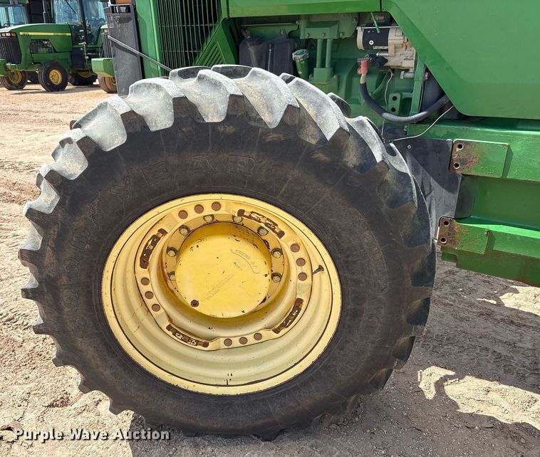 image for item DY2486 1999 John Deere 8400 MFWD tractor
