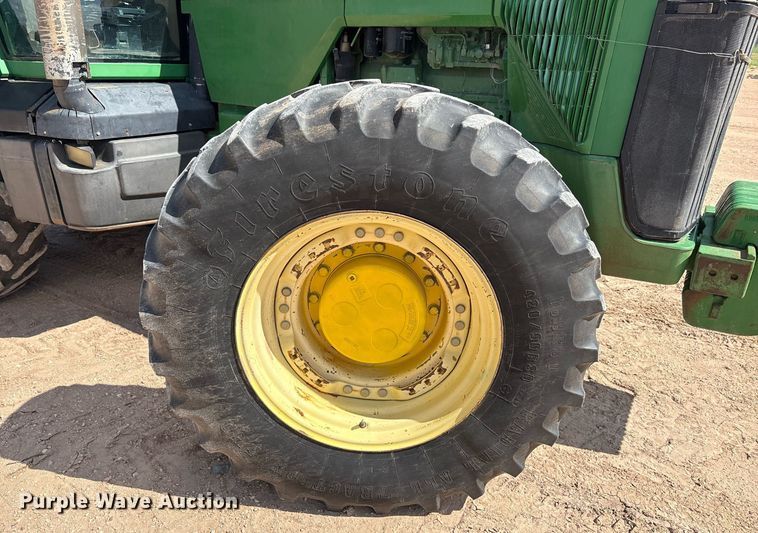 image for item DY2486 1999 John Deere 8400 MFWD tractor