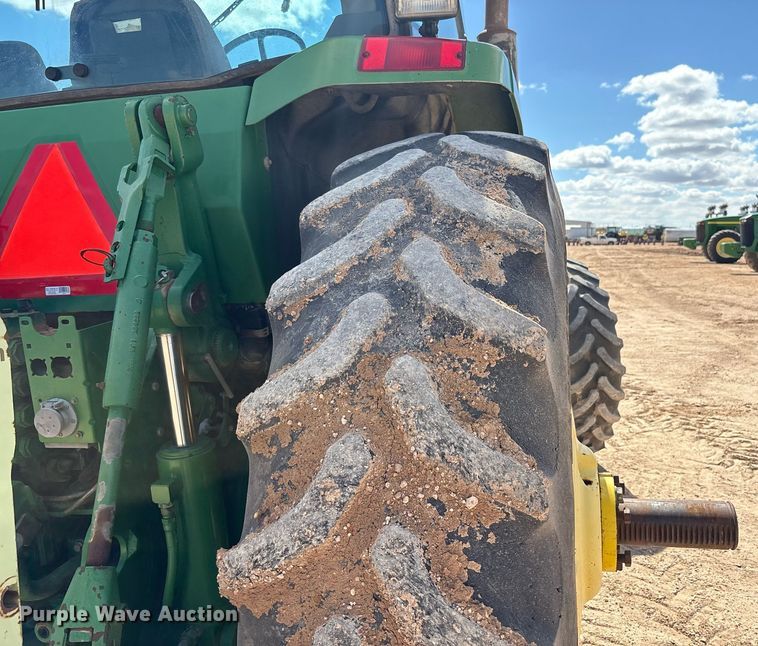 image for item DY2486 1999 John Deere 8400 MFWD tractor