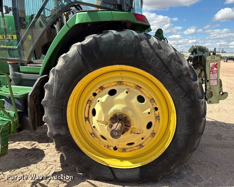 image for item DY2486 1999 John Deere 8400 MFWD tractor