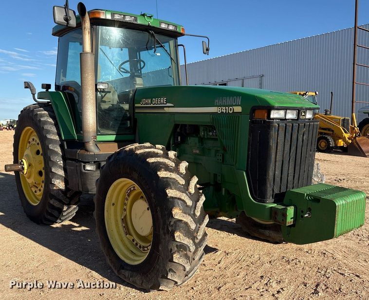 image for item DY2487 2001 John Deere 8410 MFWD tractor