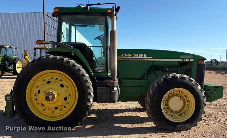 image for item DY2487 2001 John Deere 8410 MFWD tractor