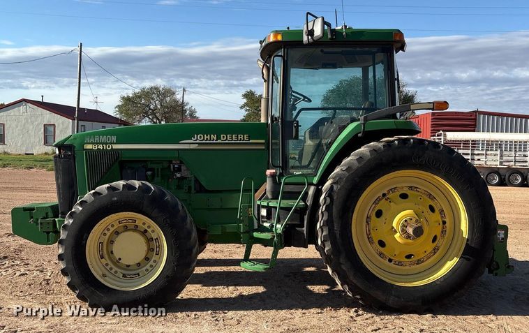 image for item DY2487 2001 John Deere 8410 MFWD tractor