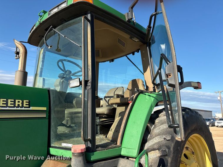 image for item DY2487 2001 John Deere 8410 MFWD tractor