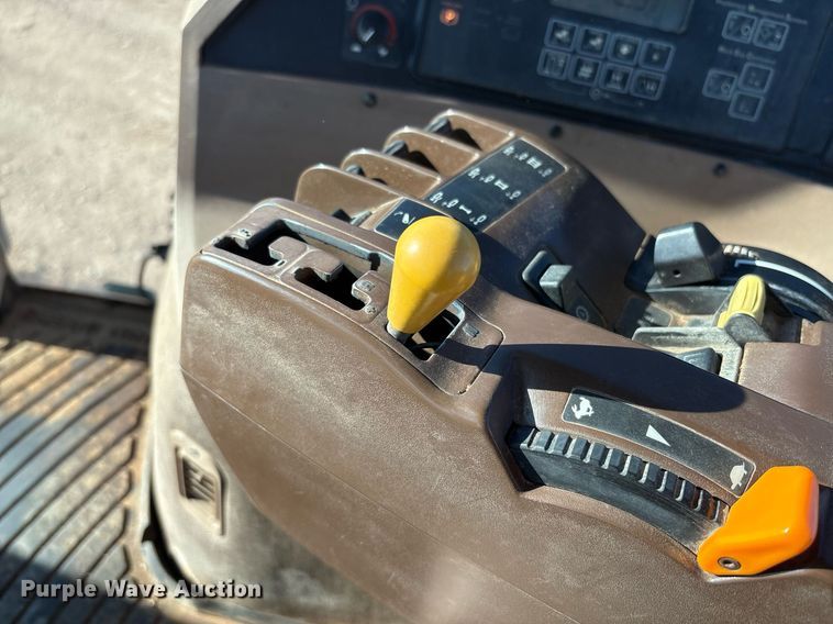 image for item DY2487 2001 John Deere 8410 MFWD tractor