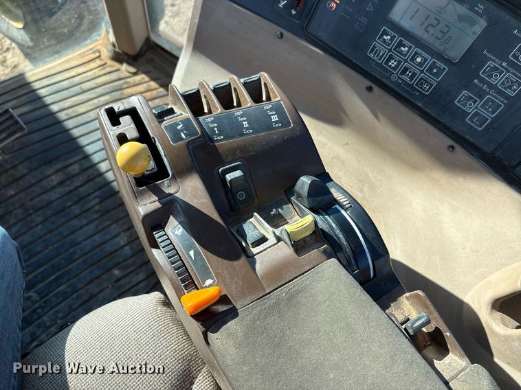 image for item DY2487 2001 John Deere 8410 MFWD tractor