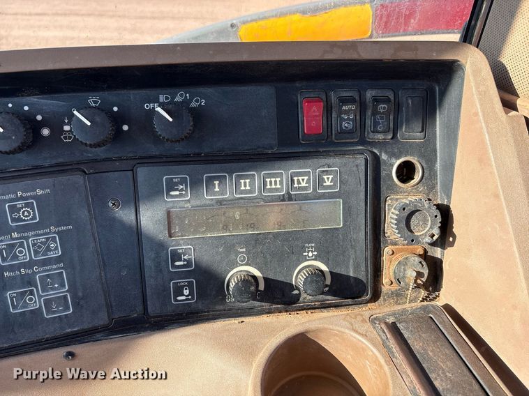 image for item DY2487 2001 John Deere 8410 MFWD tractor