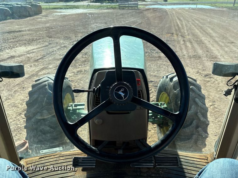 image for item DY2487 2001 John Deere 8410 MFWD tractor