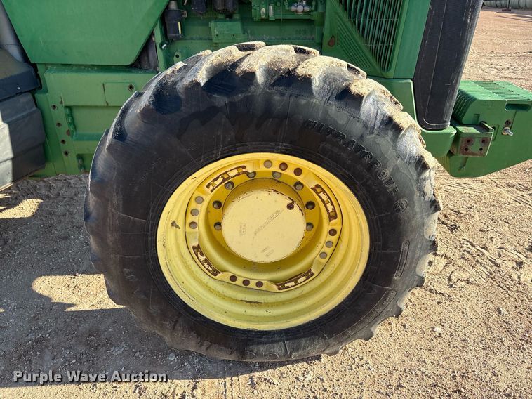 image for item DY2487 2001 John Deere 8410 MFWD tractor