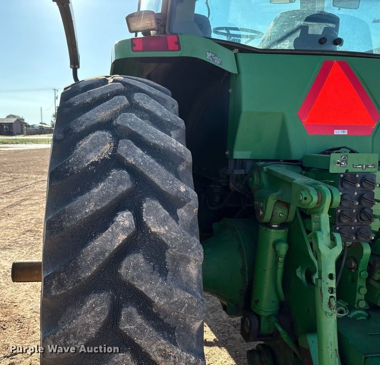 image for item DY2487 2001 John Deere 8410 MFWD tractor