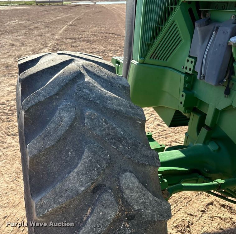 image for item DY2487 2001 John Deere 8410 MFWD tractor