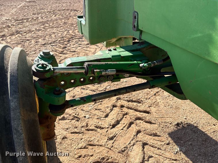 image for item DY2488 1996 John Deere 8100 tractor