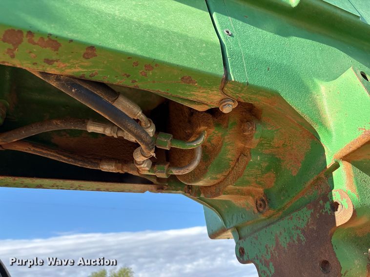 image for item DY2488 1996 John Deere 8100 tractor