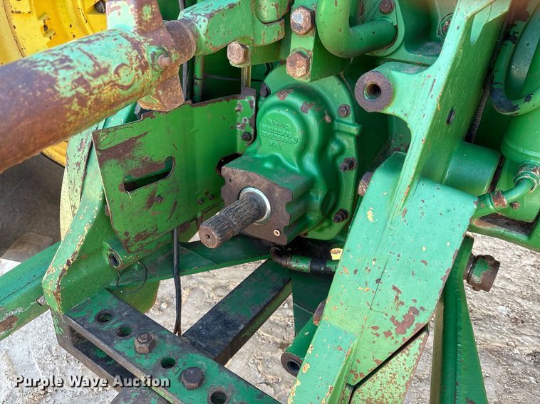 image for item DY2488 1996 John Deere 8100 tractor