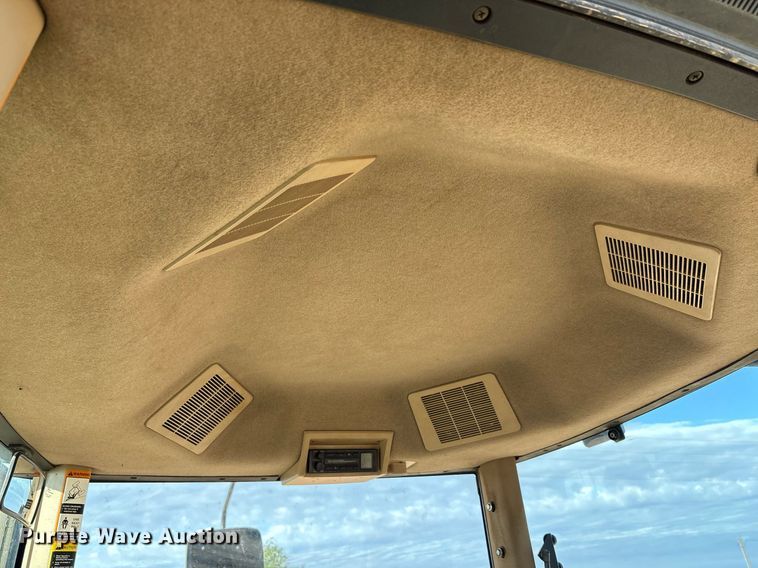 image for item DY2488 1996 John Deere 8100 tractor